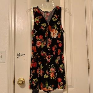 Floral Black romper✨✨✨Size M
